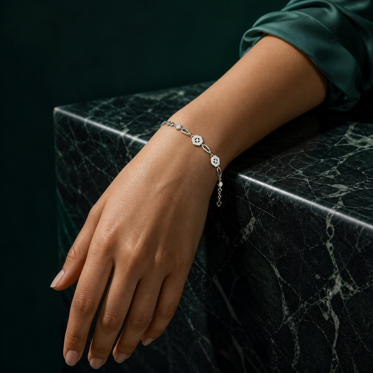Flat Curb-Chain Silver Bracelet (bright mirror-polished silver · no stones) - detail - 925 Sterling Silver