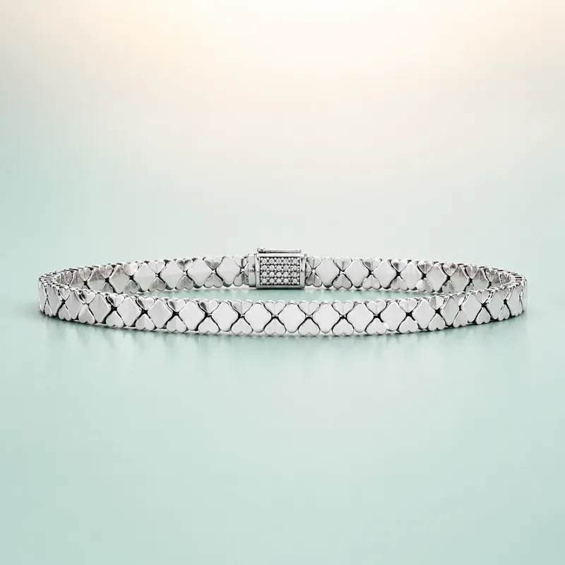 Wheat / Spiga Chain Bracelet (bright polished silver) - 925 Sterling Silver on seaglass background