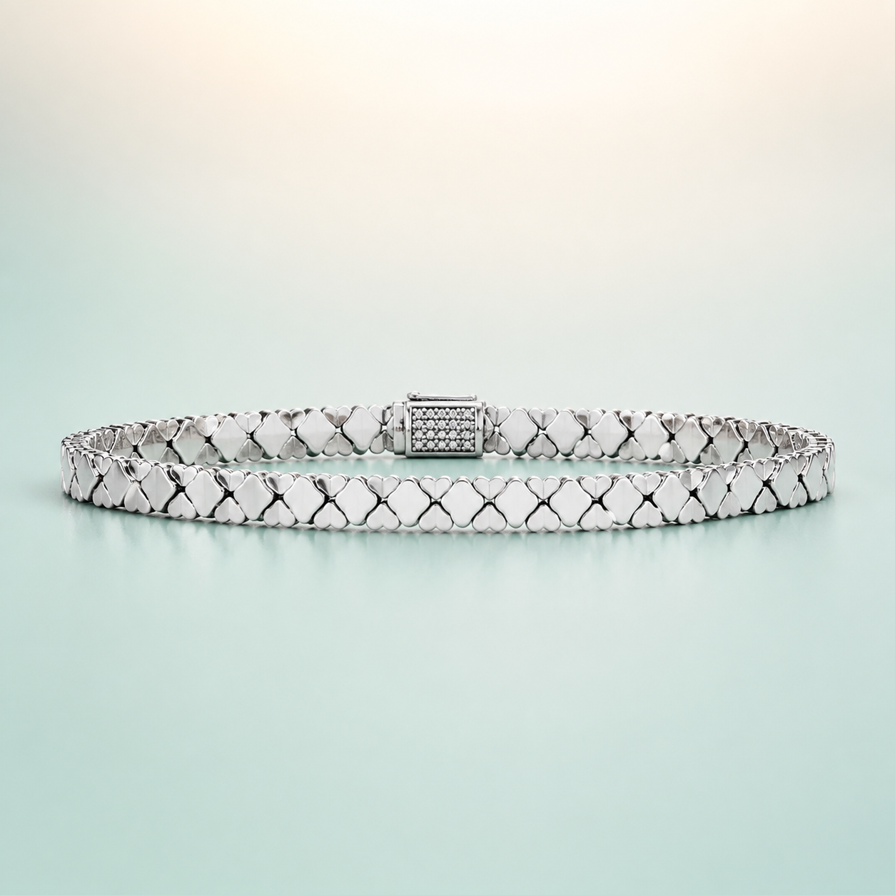 Wheat / Spiga Chain Bracelet (bright polished silver)  -  925 Sterling Silver on seaglass background